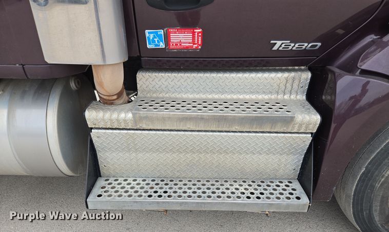 image for item EQ6943 2018 Kenworth T880 semi truck