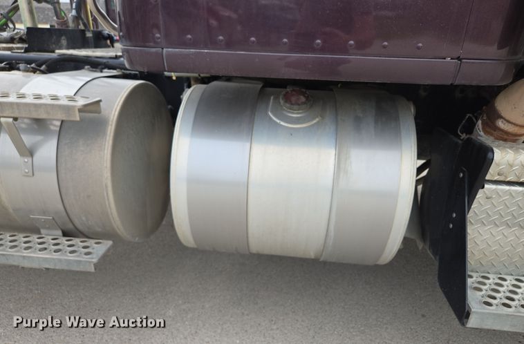 image for item EQ6943 2018 Kenworth T880 semi truck