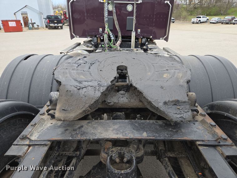 image for item EQ6943 2018 Kenworth T880 semi truck