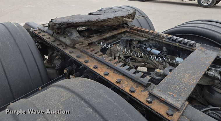 image for item EQ6943 2018 Kenworth T880 semi truck