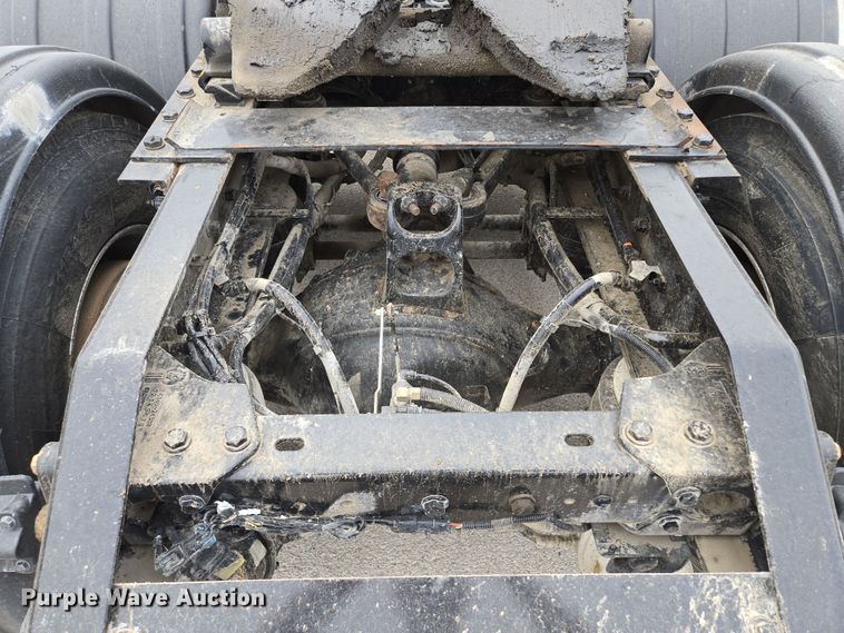 image for item EQ6943 2018 Kenworth T880 semi truck