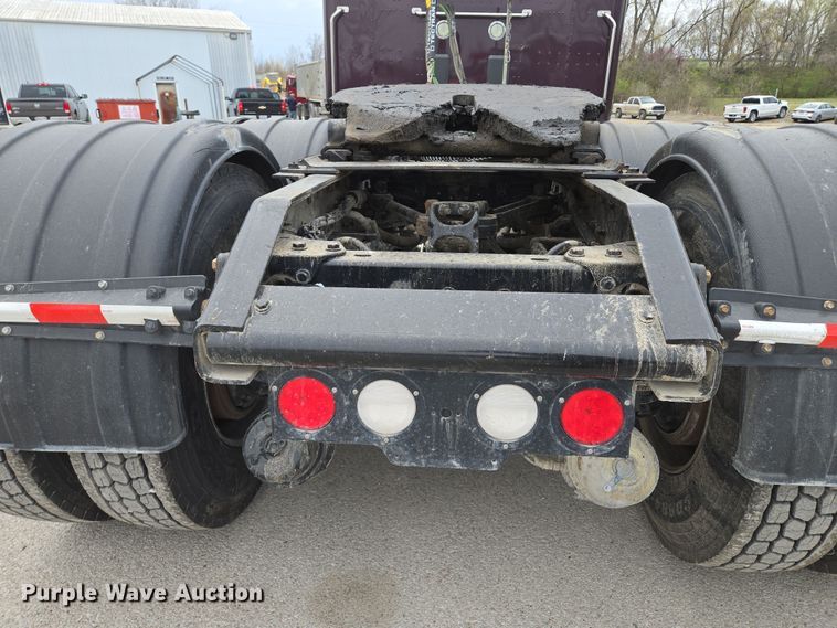 image for item EQ6943 2018 Kenworth T880 semi truck