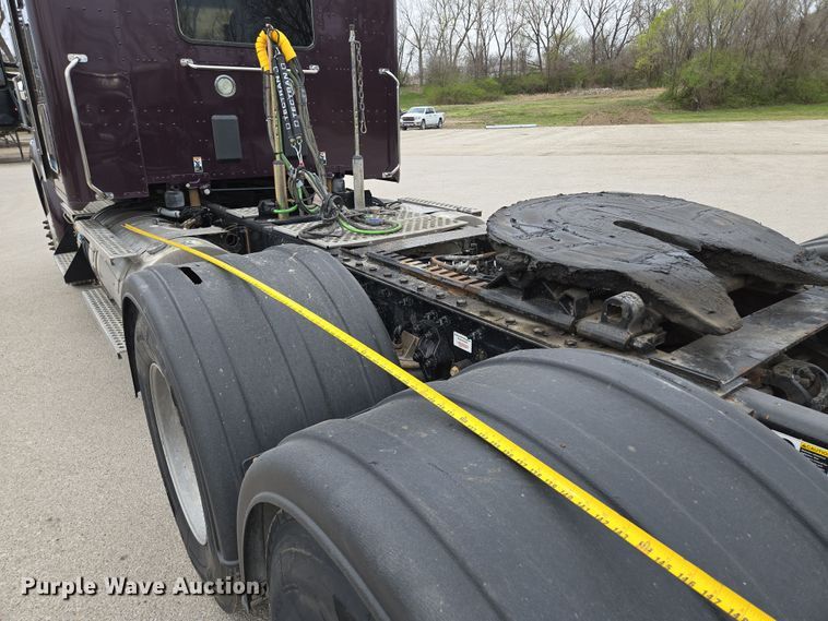 image for item EQ6943 2018 Kenworth T880 semi truck