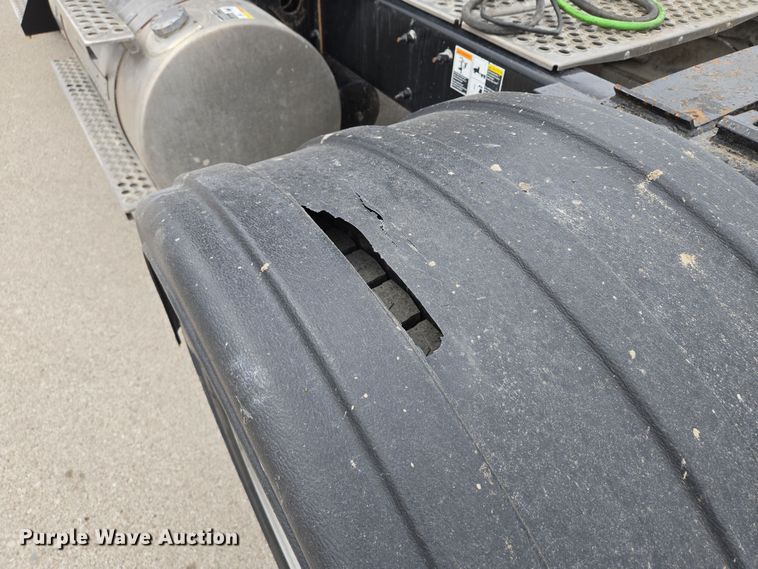 image for item EQ6943 2018 Kenworth T880 semi truck