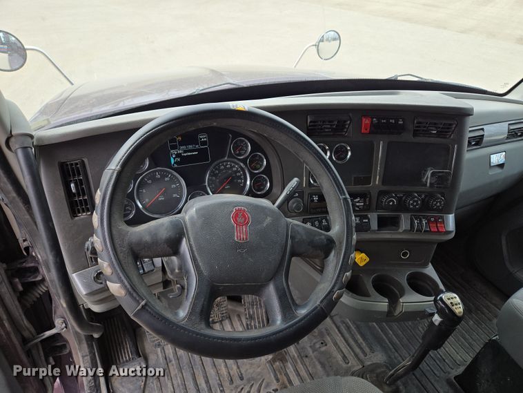 image for item EQ6943 2018 Kenworth T880 semi truck