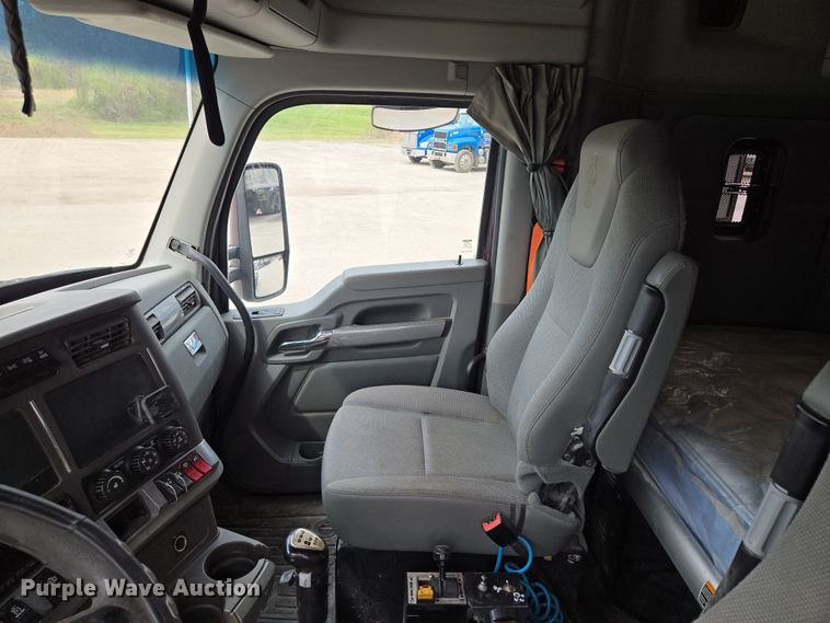 image for item EQ6943 2018 Kenworth T880 semi truck