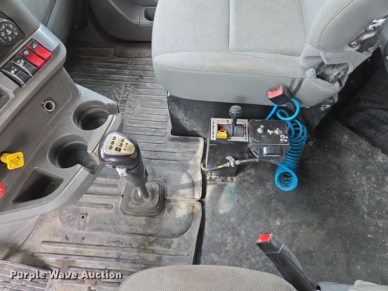 image for item EQ6943 2018 Kenworth T880 semi truck