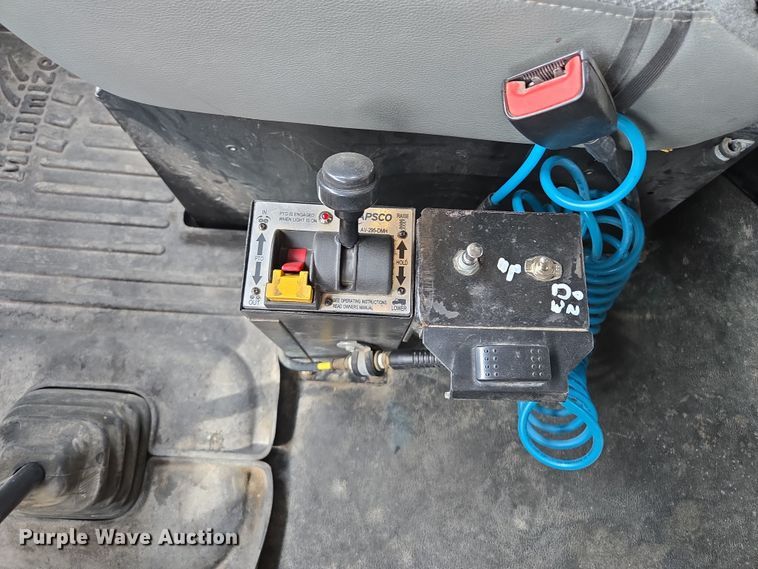 image for item EQ6943 2018 Kenworth T880 semi truck