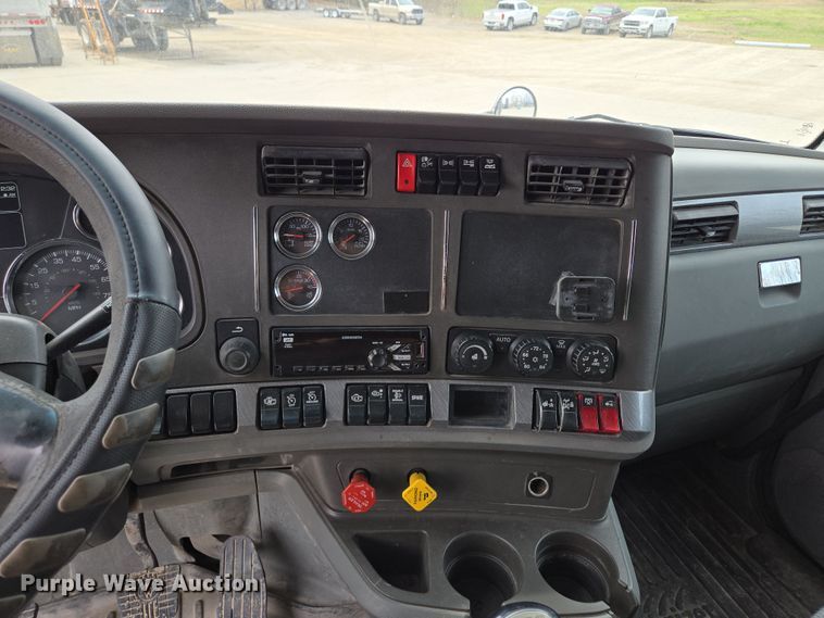 image for item EQ6943 2018 Kenworth T880 semi truck