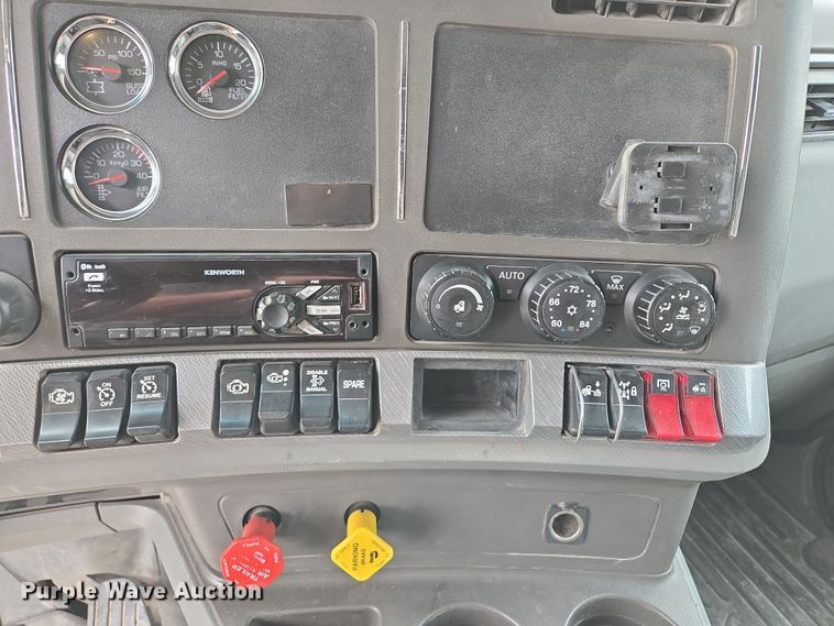 image for item EQ6943 2018 Kenworth T880 semi truck