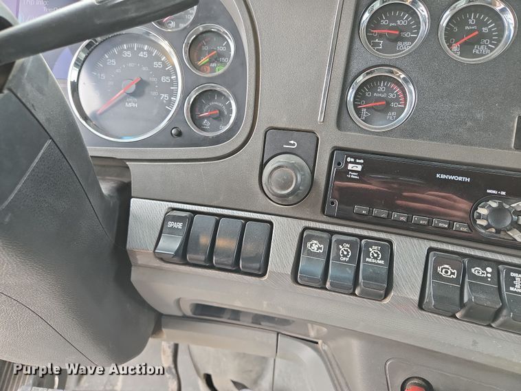 image for item EQ6943 2018 Kenworth T880 semi truck