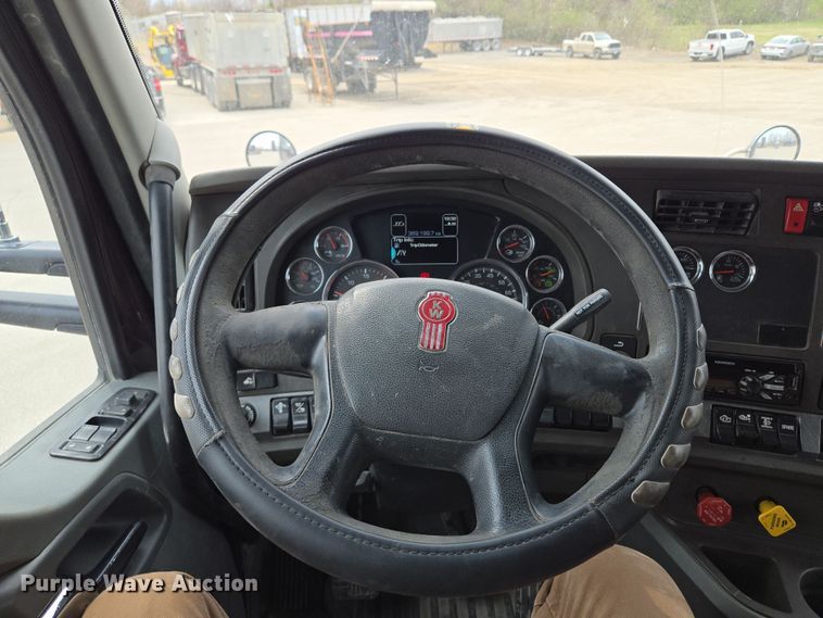 image for item EQ6943 2018 Kenworth T880 semi truck