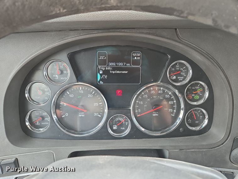 image for item EQ6943 2018 Kenworth T880 semi truck