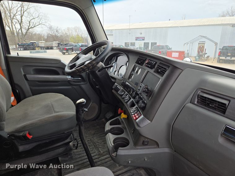 image for item EQ6943 2018 Kenworth T880 semi truck