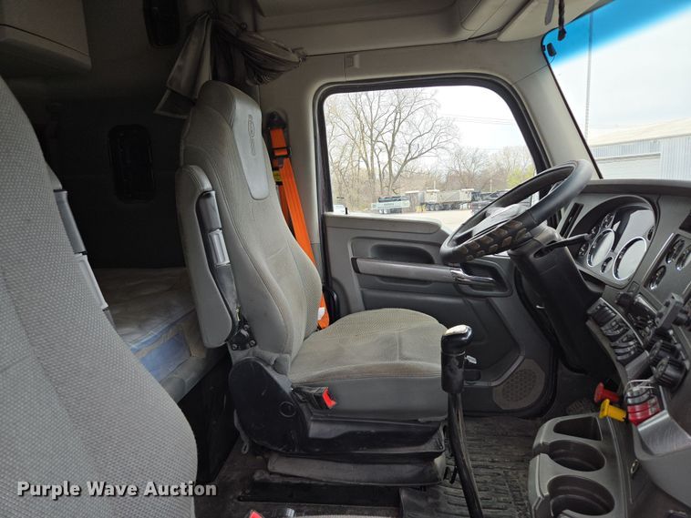 image for item EQ6943 2018 Kenworth T880 semi truck