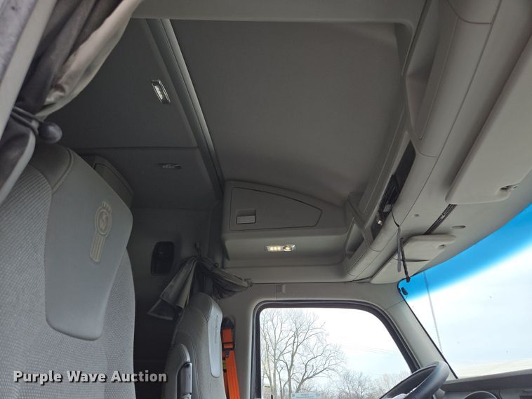 image for item EQ6943 2018 Kenworth T880 semi truck