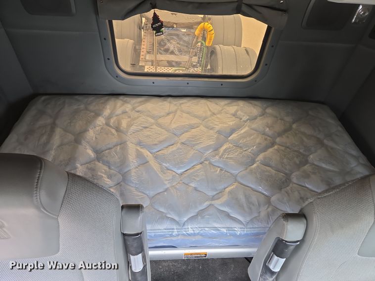 image for item EQ6943 2018 Kenworth T880 semi truck