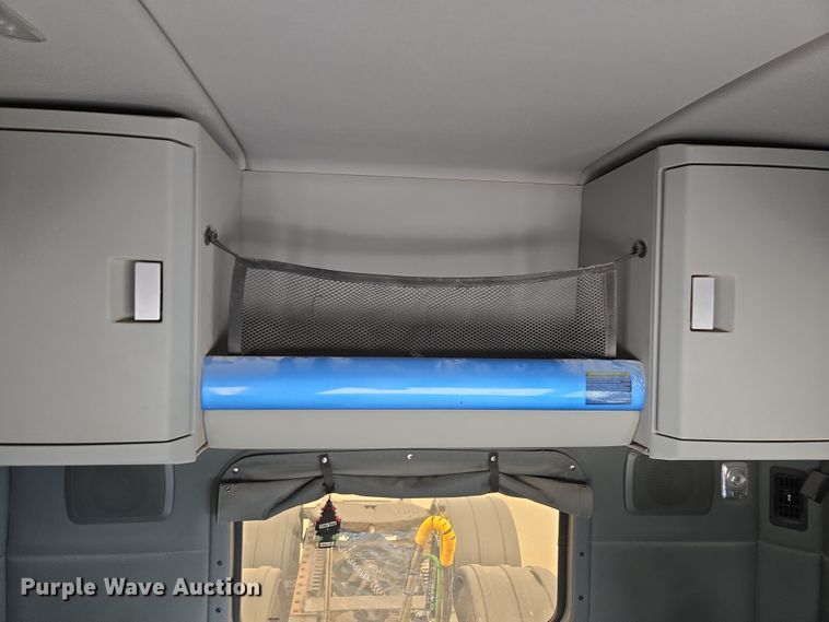 image for item EQ6943 2018 Kenworth T880 semi truck