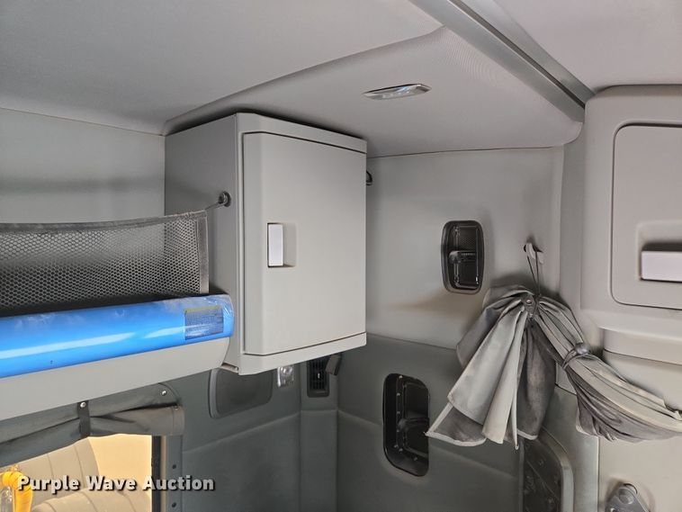 image for item EQ6943 2018 Kenworth T880 semi truck