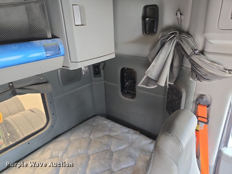 image for item EQ6943 2018 Kenworth T880 semi truck