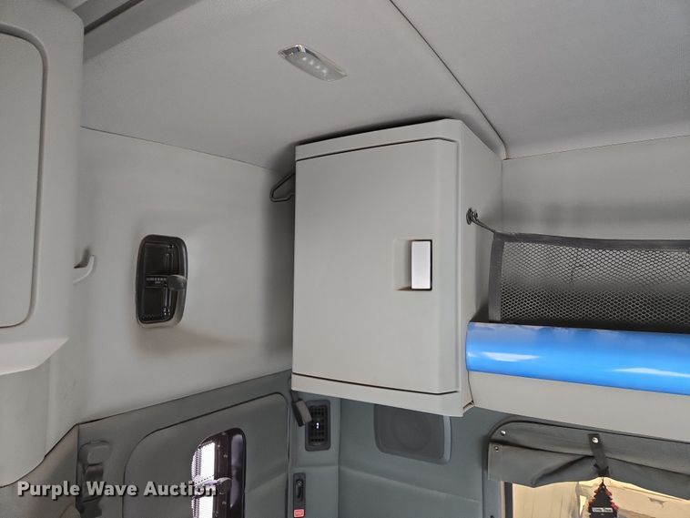 image for item EQ6943 2018 Kenworth T880 semi truck