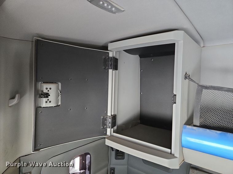 image for item EQ6943 2018 Kenworth T880 semi truck