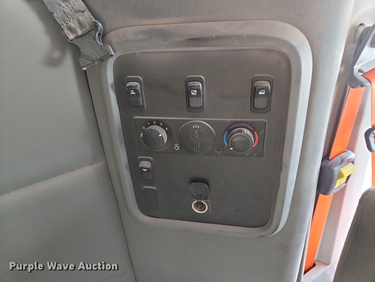 image for item EQ6943 2018 Kenworth T880 semi truck