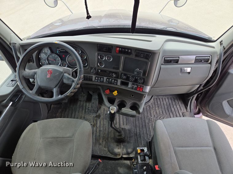 image for item EQ6943 2018 Kenworth T880 semi truck