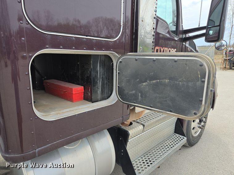 image for item EQ6943 2018 Kenworth T880 semi truck