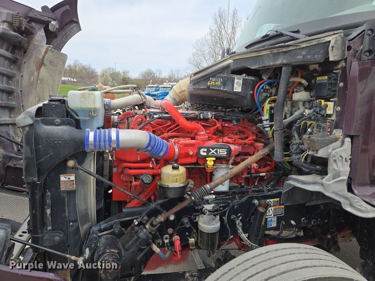 image for item EQ6943 2018 Kenworth T880 semi truck