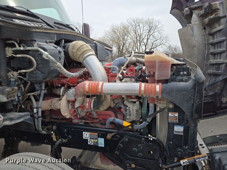 image for item EQ6943 2018 Kenworth T880 semi truck