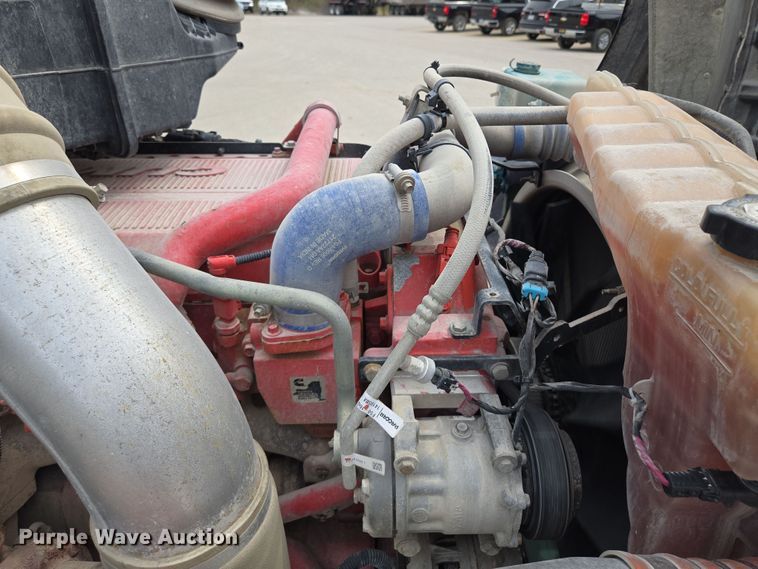 image for item EQ6943 2018 Kenworth T880 semi truck