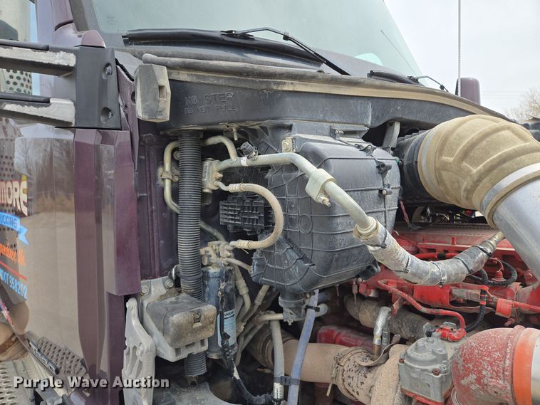 image for item EQ6943 2018 Kenworth T880 semi truck
