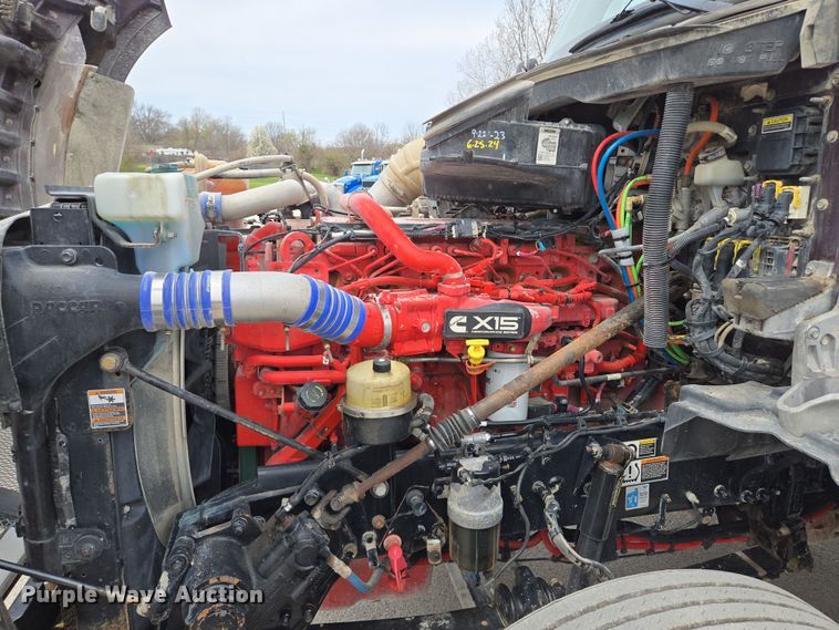 image for item EQ6943 2018 Kenworth T880 semi truck