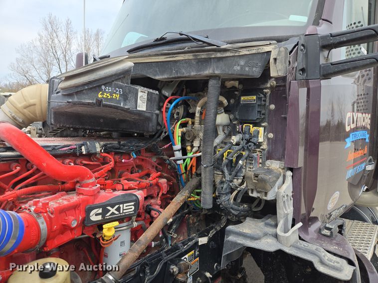 image for item EQ6943 2018 Kenworth T880 semi truck