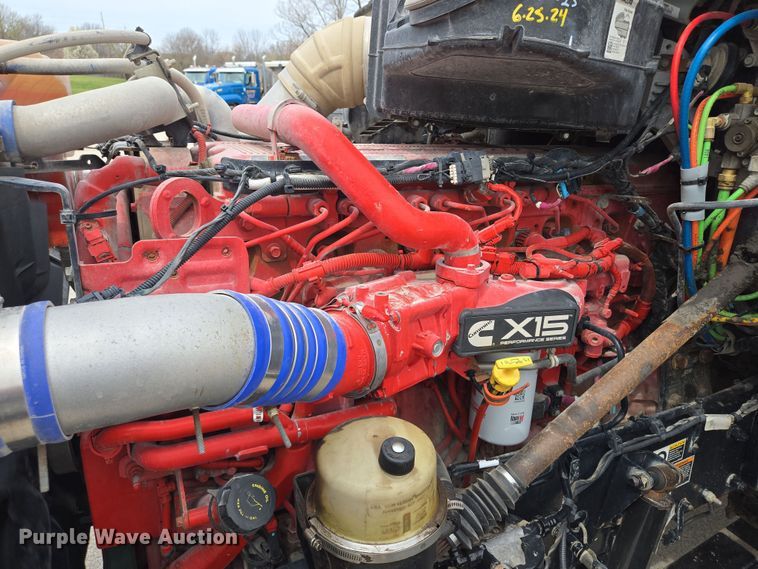 image for item EQ6943 2018 Kenworth T880 semi truck