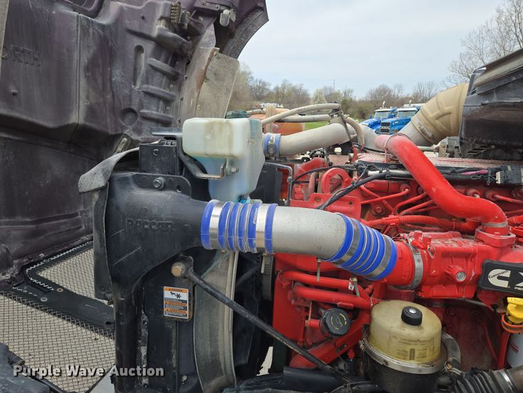 image for item EQ6943 2018 Kenworth T880 semi truck