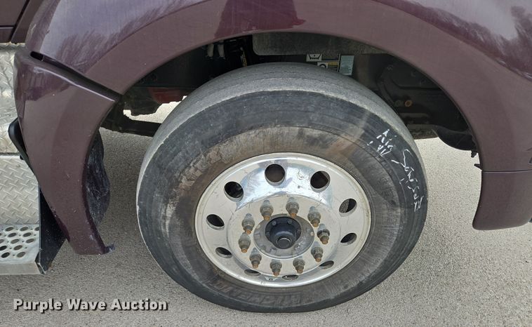 image for item EQ6943 2018 Kenworth T880 semi truck