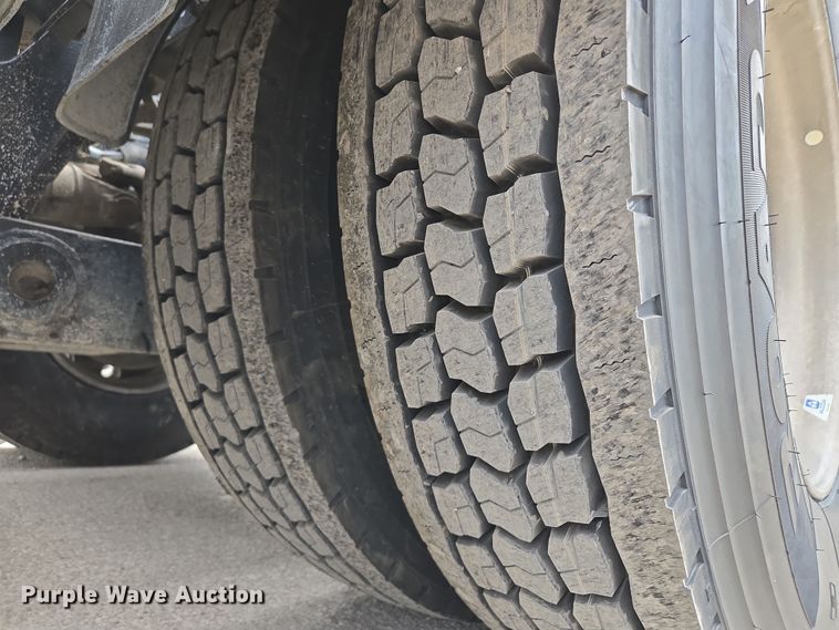 image for item EQ6943 2018 Kenworth T880 semi truck