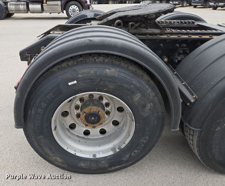 image for item EQ6943 2018 Kenworth T880 semi truck