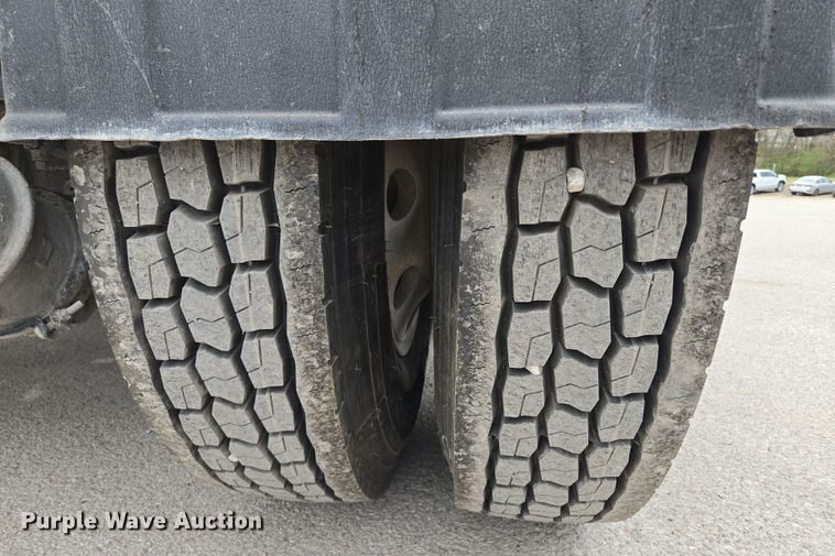 image for item EQ6943 2018 Kenworth T880 semi truck