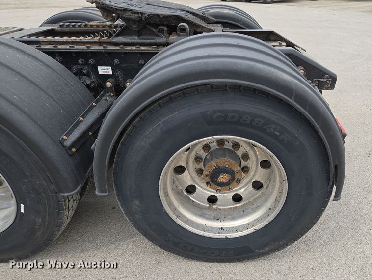 image for item EQ6943 2018 Kenworth T880 semi truck