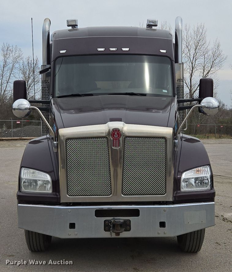 image for item EQ6944 2018 Kenworth T880 semi truck
