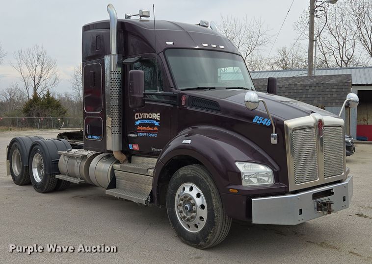 image for item EQ6944 2018 Kenworth T880 semi truck