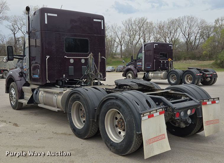 image for item EQ6944 2018 Kenworth T880 semi truck
