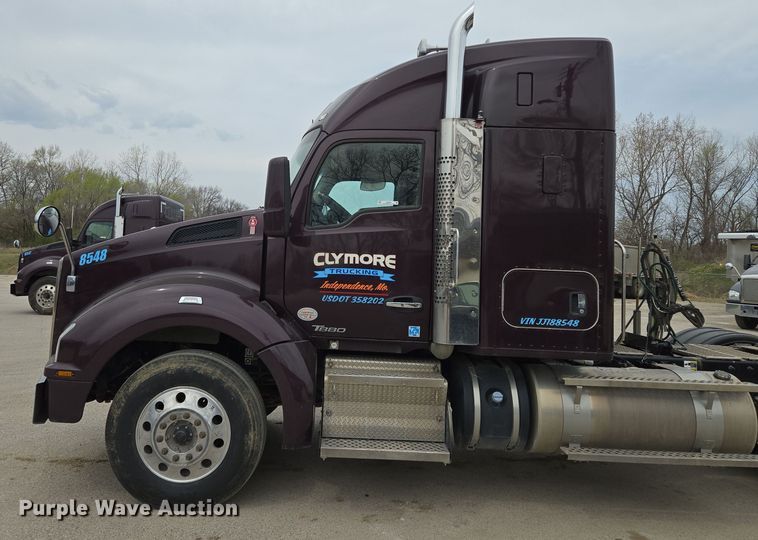 image for item EQ6944 2018 Kenworth T880 semi truck