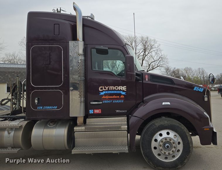 image for item EQ6944 2018 Kenworth T880 semi truck