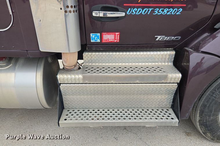 image for item EQ6944 2018 Kenworth T880 semi truck