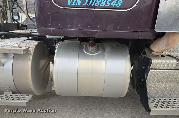 image for item EQ6944 2018 Kenworth T880 semi truck