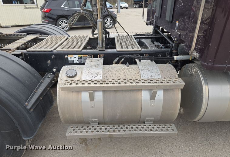 image for item EQ6944 2018 Kenworth T880 semi truck